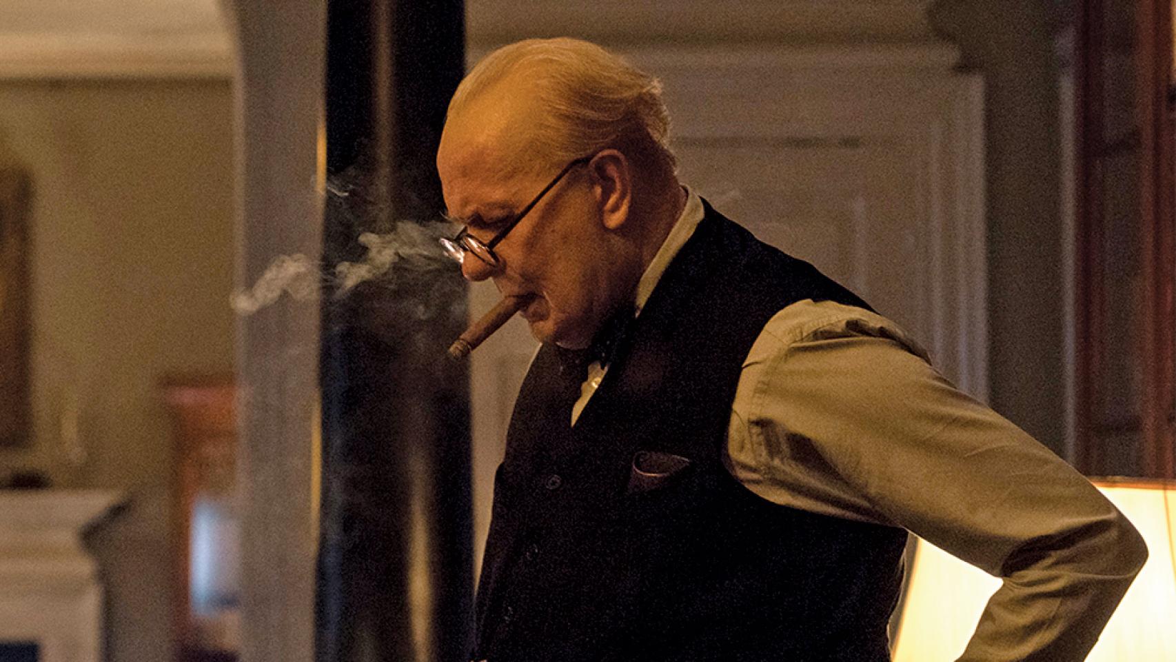 Gary Oldman como Winston Churchill.