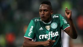 Yerry Mina, durante un partido con el Palmeiras.