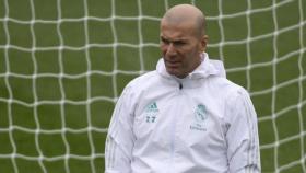 Zidane dirige un entrenamiento del Madrid. Foto: Twitter (@ChampionsLeague)