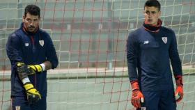 Herrerín y Kepa en un entrenamiento con el Athletic. Foto: Twitter (@iagoherrerin13)