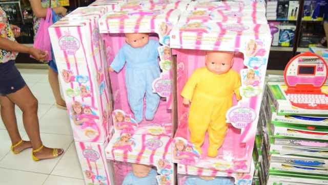 Las muñecas fueron decomisadas por las autoridades municipales que cerraron el establecimiento