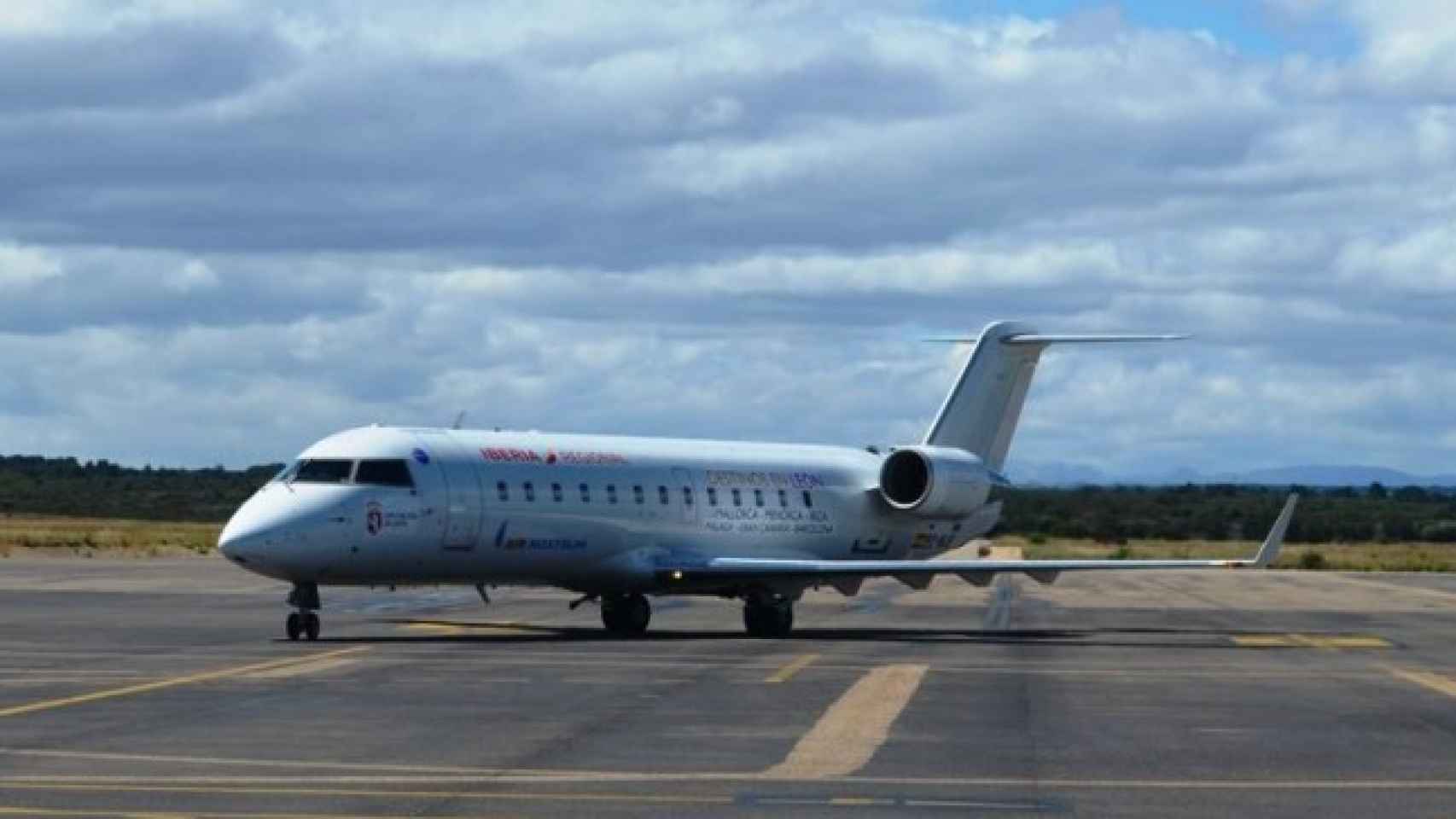 Un avión en el aeropuerto de León