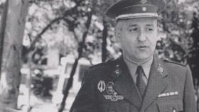 José Luis Cortina, en sus días de militar.