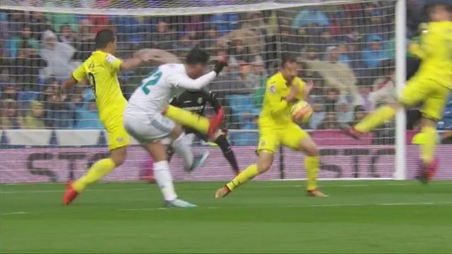 Posible mano del Villarreal en su área