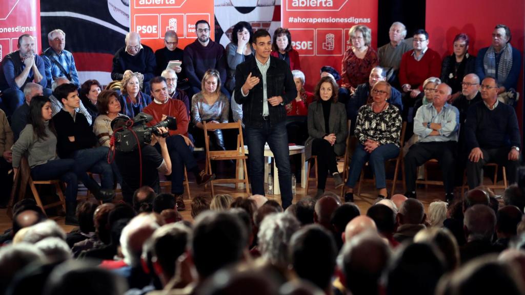 Pedro Sánchez en el acto con los militantes en Madrid