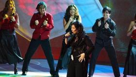 Un tobillo torcido y una falda apretada: el porqué del giro tardío de Geno en Eurovisión