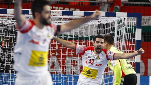 Gurbindo y Ferrán Solé celebran la victoria.