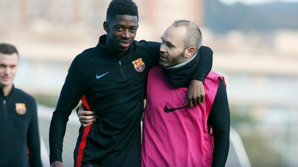 Dembélé e Iniesta. Foto Twitter (@FCBarcelona)