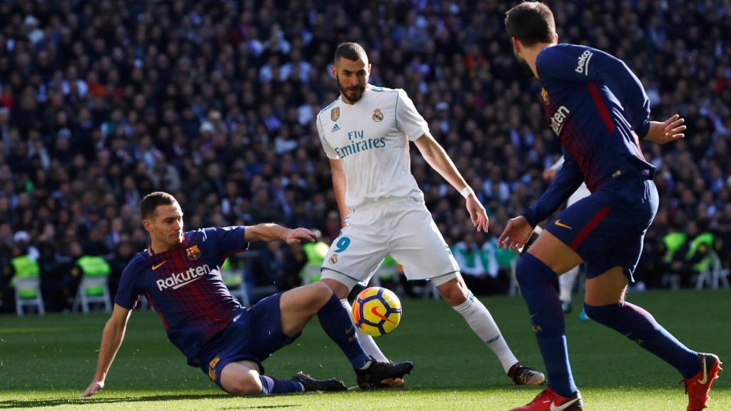 Benzema, durante el encuentro contra el Barcelona.