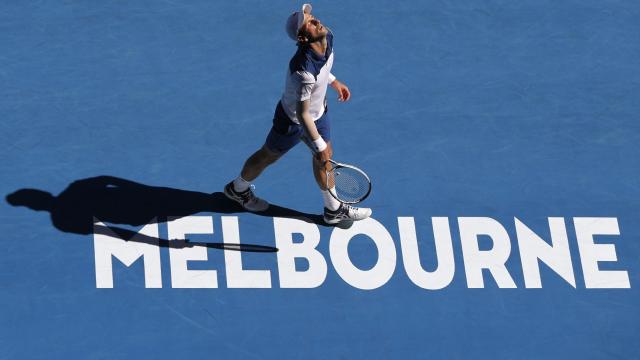 Djokovic, durante su partido ante Young en el Abierto de Australia.