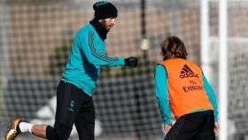 Benzema se ejercita junto a Modric