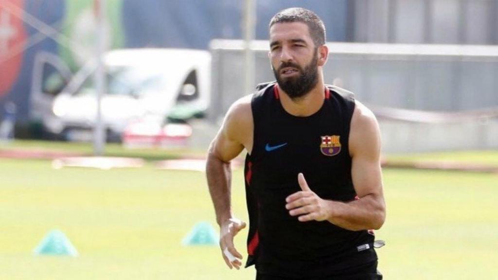 Arda Turan entrena con el Barça. Foto Twitter (@ArdaTuran)