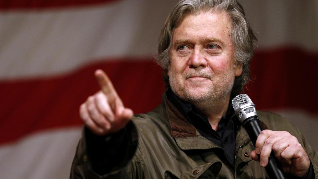 Bannon durante un acto de campaña