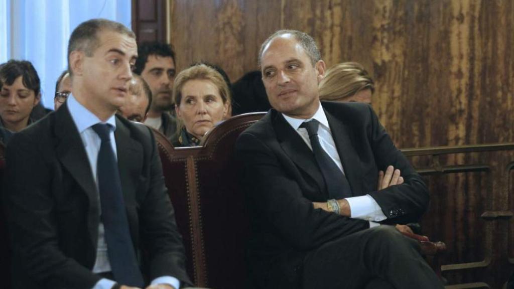 Ricardo Costa y Francisco Camps durante el juicio de 'los trajes' en Valencia.