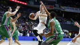 Luka Doncic ante Unicaja en Euroliga