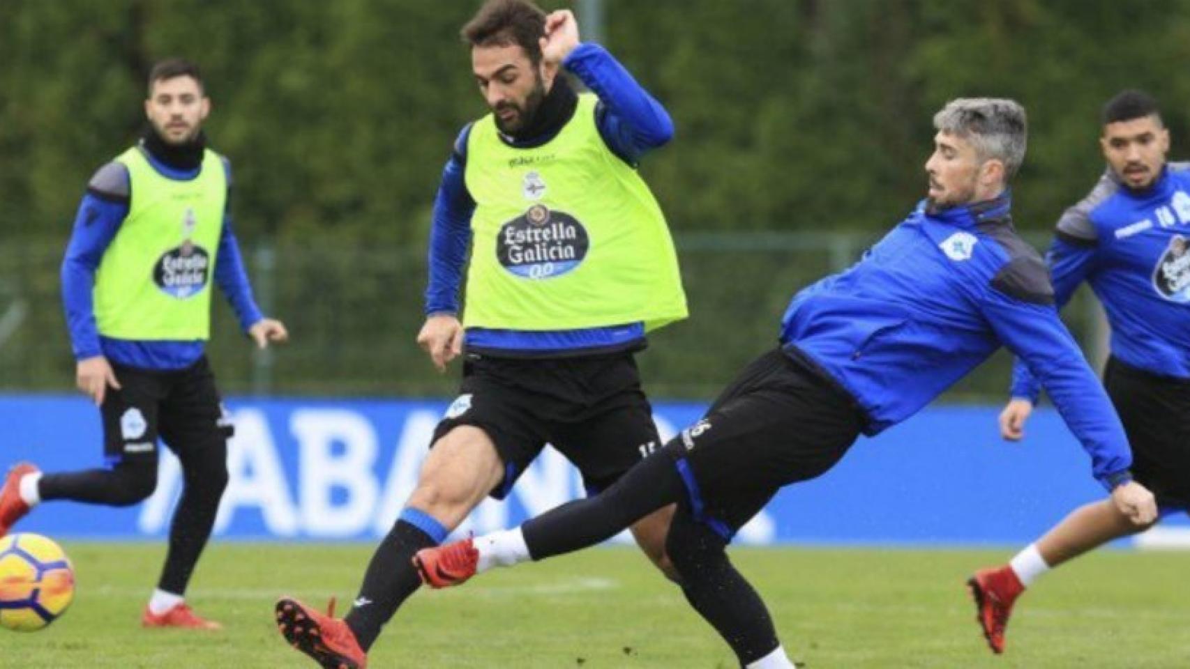 Adrián López durante un entrenamiento del Deportivo. Foto: Twitter (@RCDeportivo).