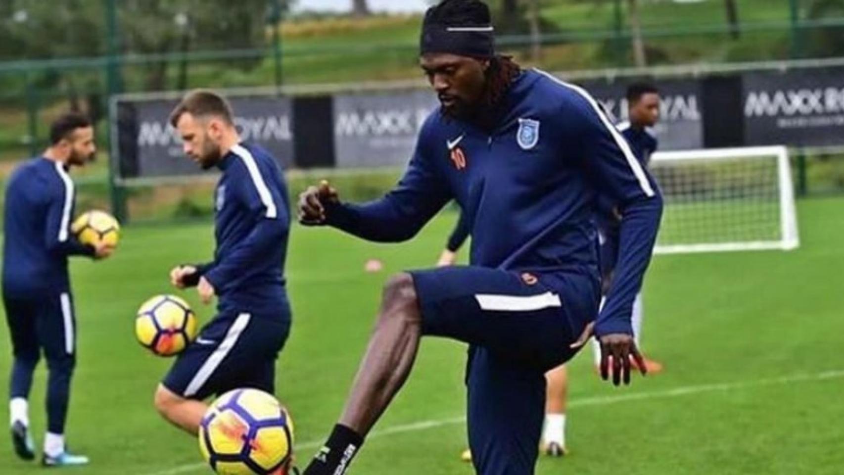 Adebayor entrenando. Foto: Instagram (@e_adebayor).