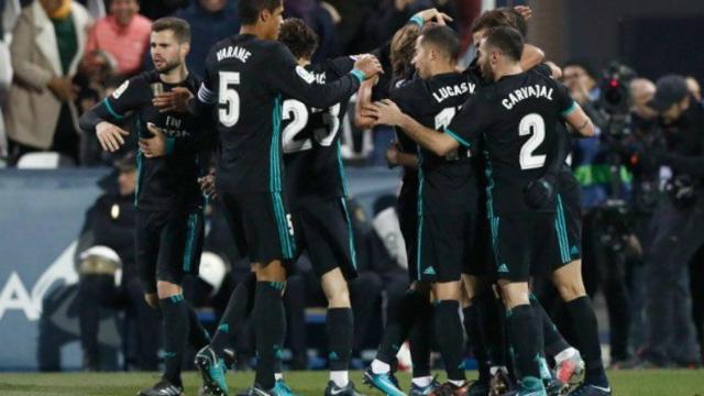 La plantilla celebra el gol de Asensio