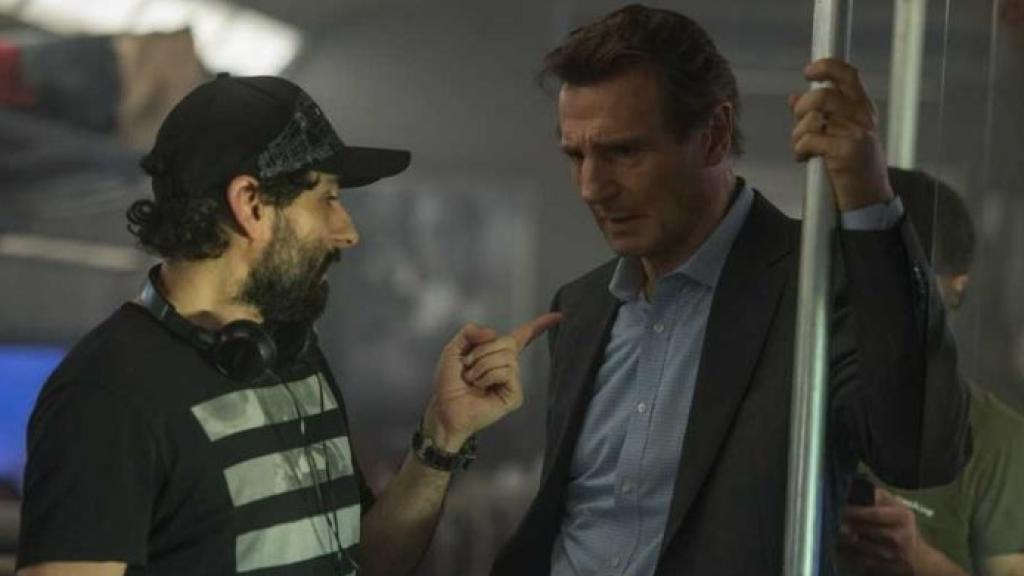 Jaume Collet-Serra dando instrucciones a Liam Neeson.