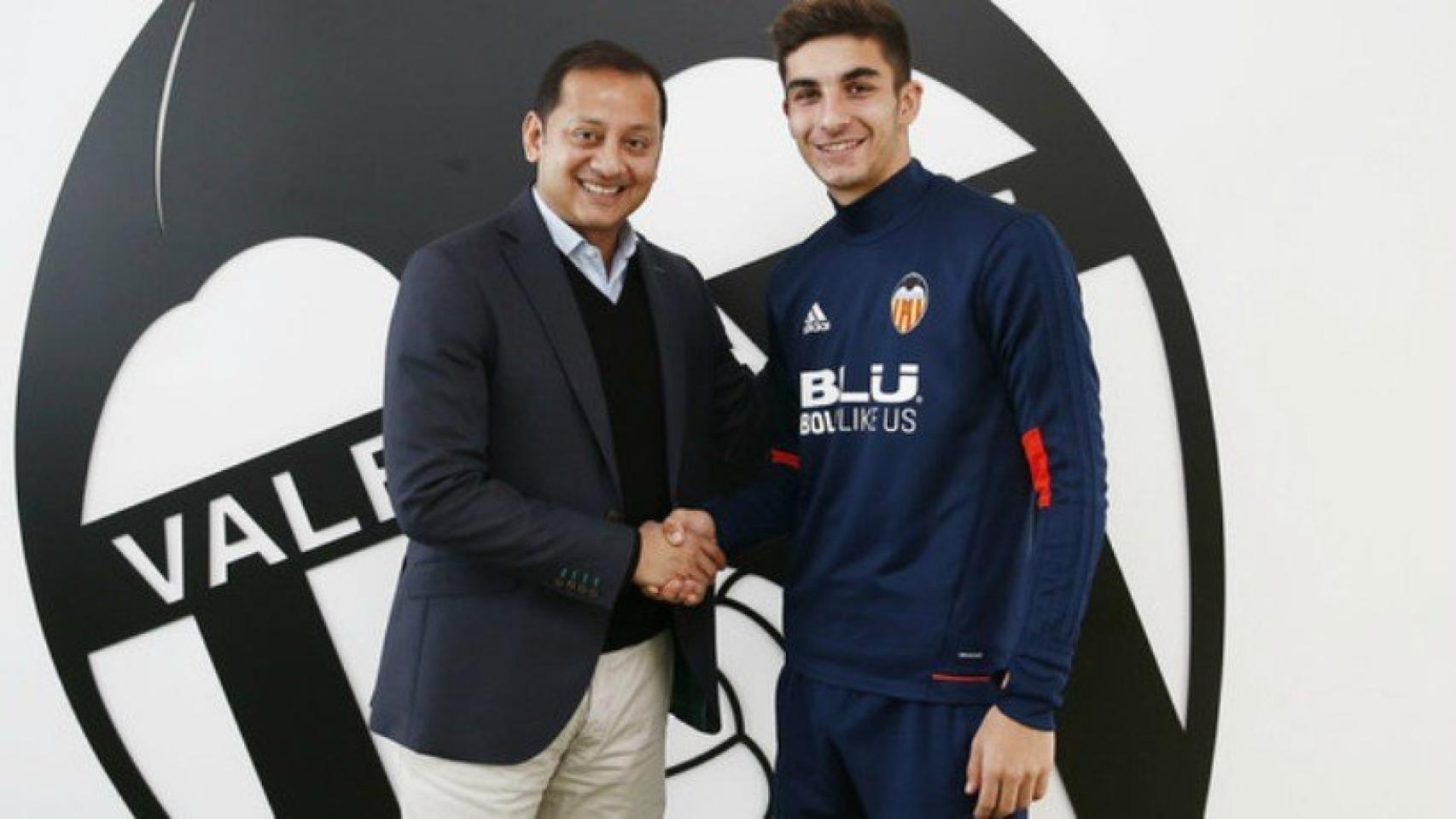 Ferrán Torres renueva con el Valencia. Foto: valenciacf.com