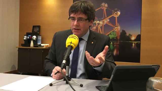 Puigdemont, durante la entrevista para Catalunya Ràdio desde Bruselas.
