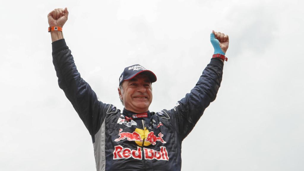 Carlos Sainz no deja de reírse de la mala suerte y sigue engrosando su palmarés.