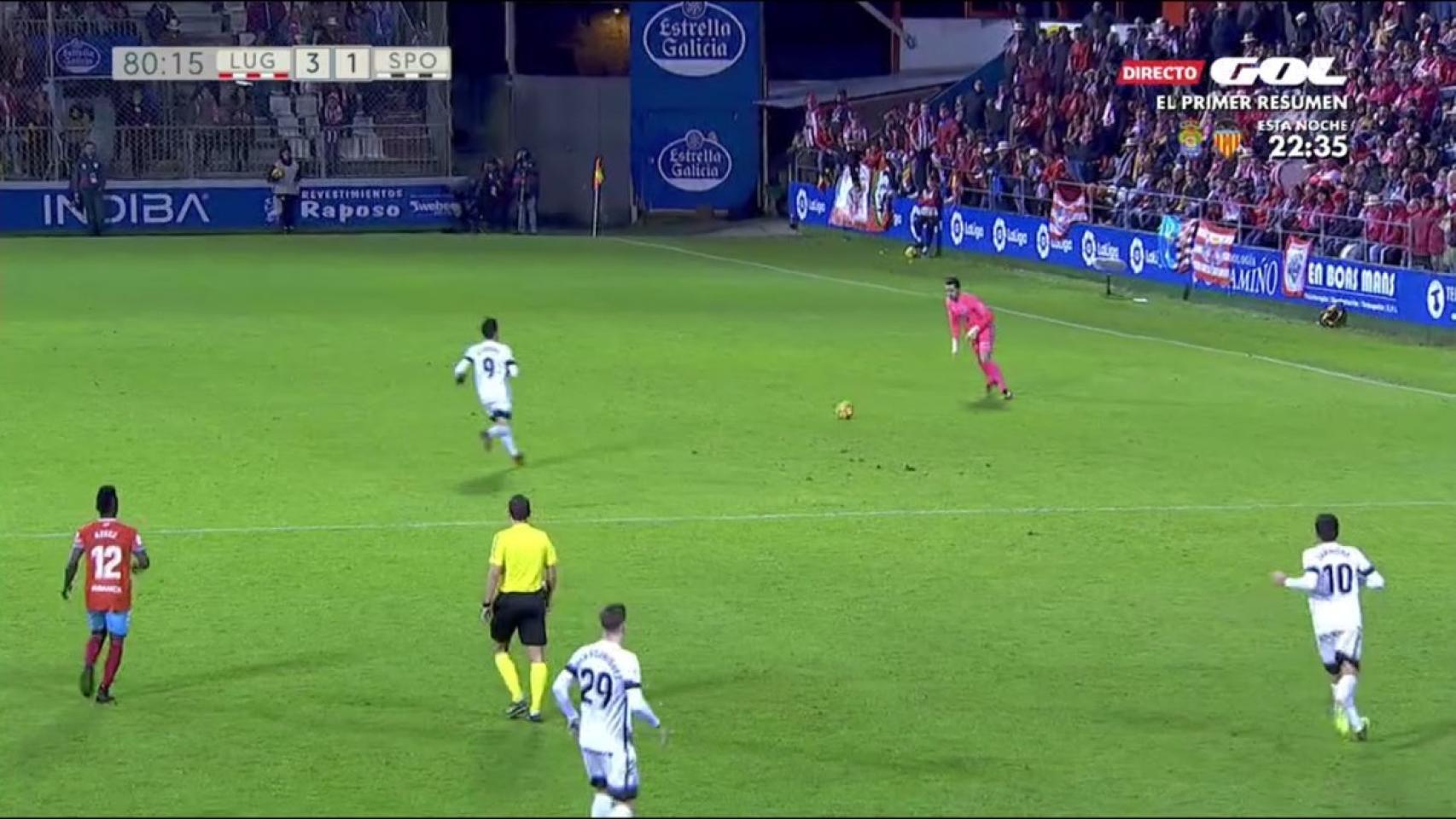 Juan Carlos, portero del Lugo, antes del gol.