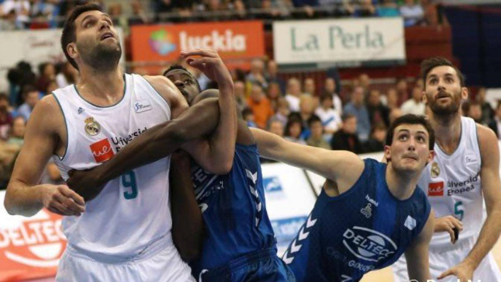 Felipe Reyes y Rudy Fernández ante el Delteco Gipuzkoa Basket