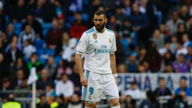 Benzema reaparece tras su lesión. Foto: Manu Laya / El Bernabéu