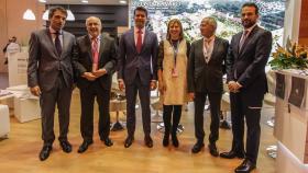 Francisco López, consejero delegado de Lopesan (centro) junto a varias autoridades invitadas en FITUR.