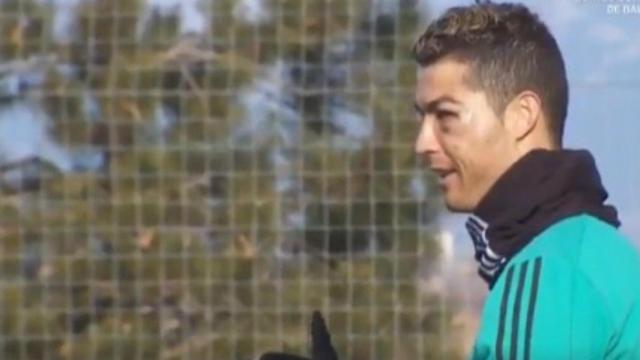 Cristiano, con el ojo hinchado durante el entrenamiento