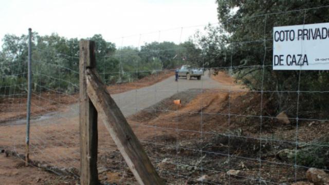 La pista ilegal construida en Cabañeros por la familia Aznar-Oriol