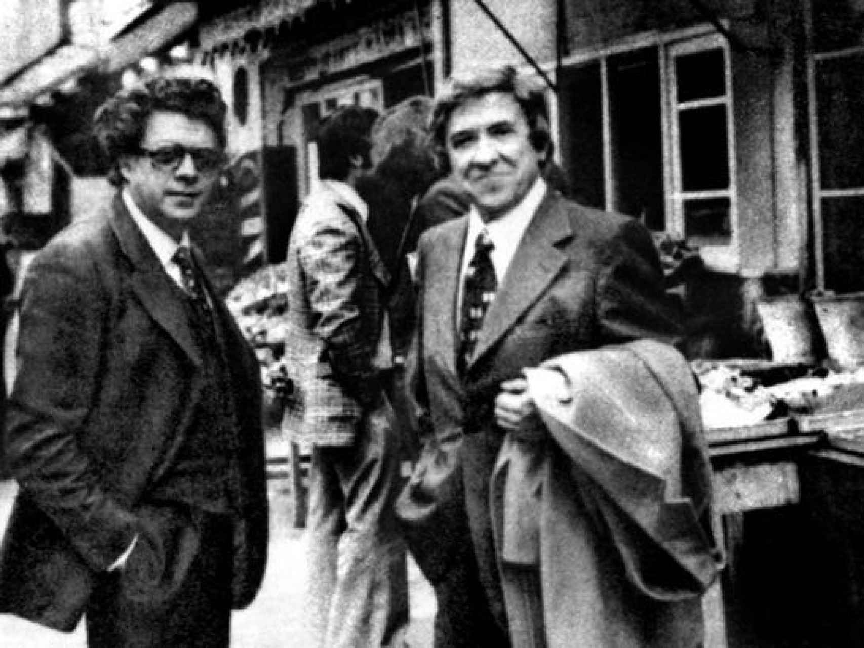 Teodulfo Lagunero junto con Santiago Carrillo con peluca, en 1976.