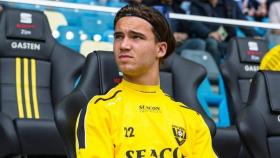 Mink Peeters, en el banquillo del VVV Venlo. Foto Twitter (@vvvvenlo)