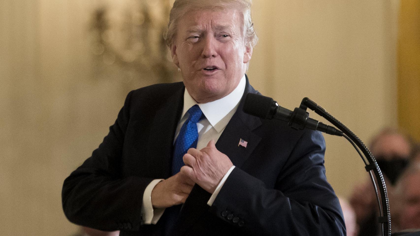 Donald Trump al término de una rueda de prensa.