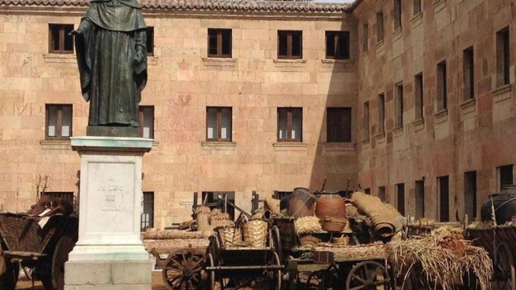 patio-escuelas_salamanca_Star Still-Crossed_