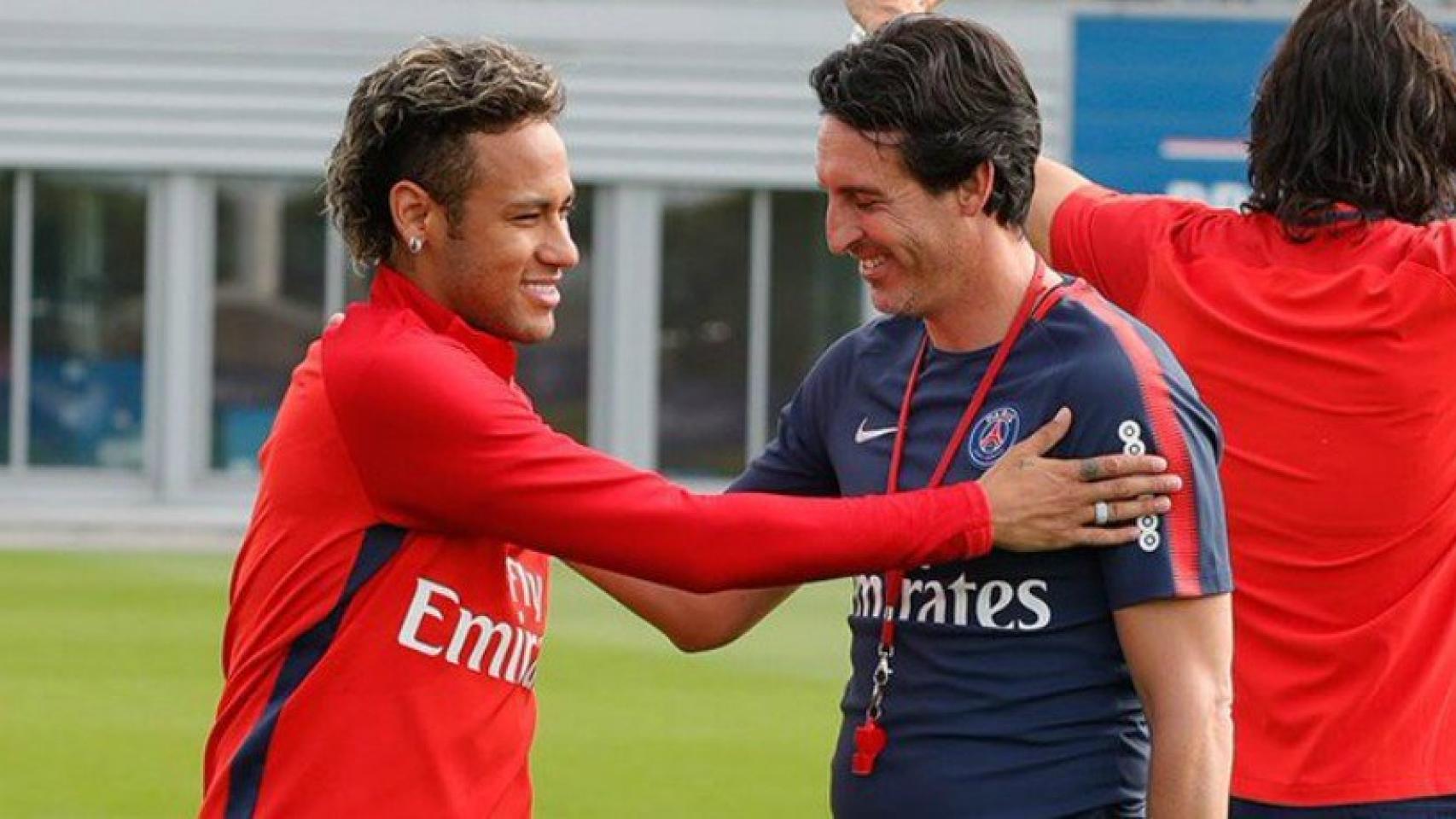 Neymar y Emery. Foto Twitter (@PSG_Inside)