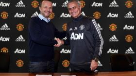 Mourinho renueva con el United. Foto. Twitter (@ManUtd)