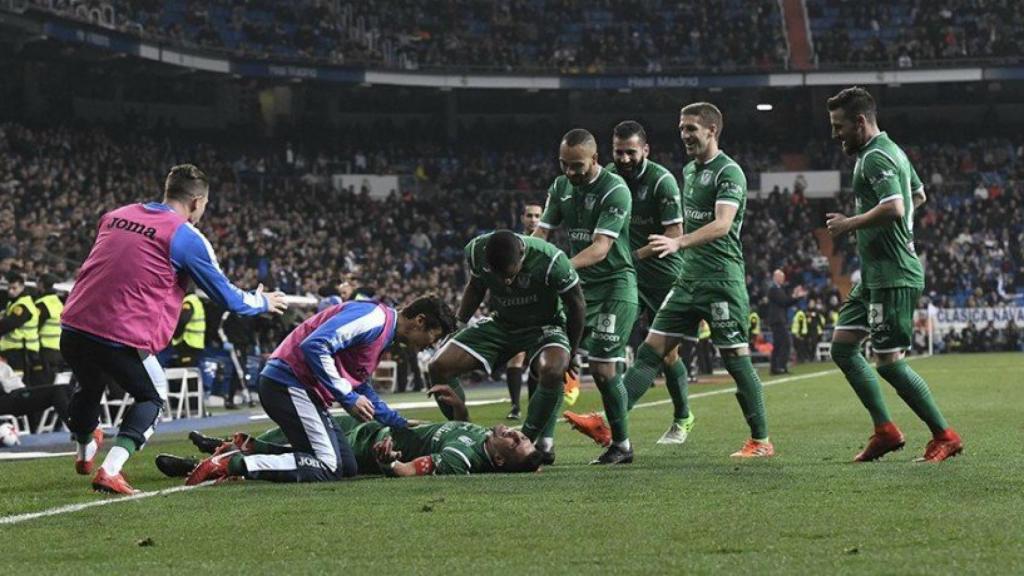 El Leganés celebra el Pepinazo en el Bernabéu. Foto Twitter (@CDLeganes)