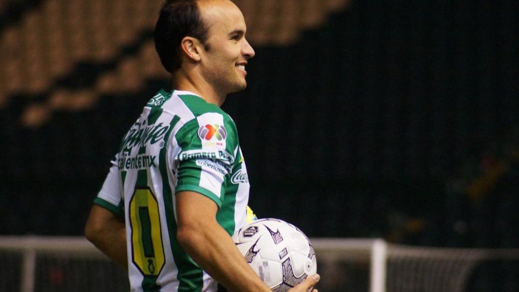 Landon Donovan el día de su presentación con Club León de México.