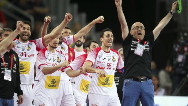 Los Hispanos celebran la victoria ante Francia.