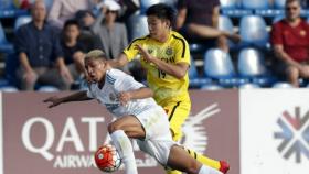 Un jugador del Juvenil C disputa el balón ante otro jugador del Kashiwa Reysol. Foto: internationalcup.alkass.net