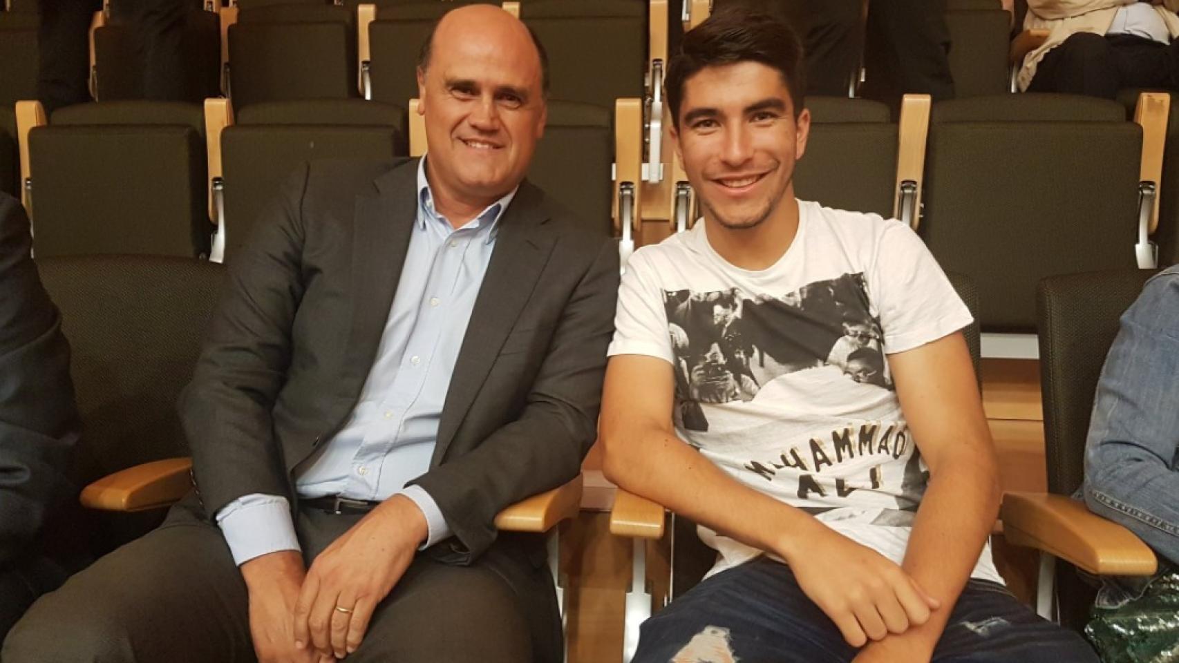 Fernando Gómez junto a Carlos Soler. Foto: Twitter (@10fernandogomez).