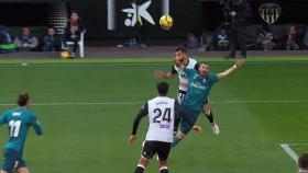 Penalti de Montoya a Benzema