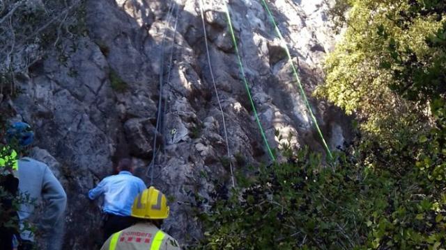 Momento del rescate de la escaladora.