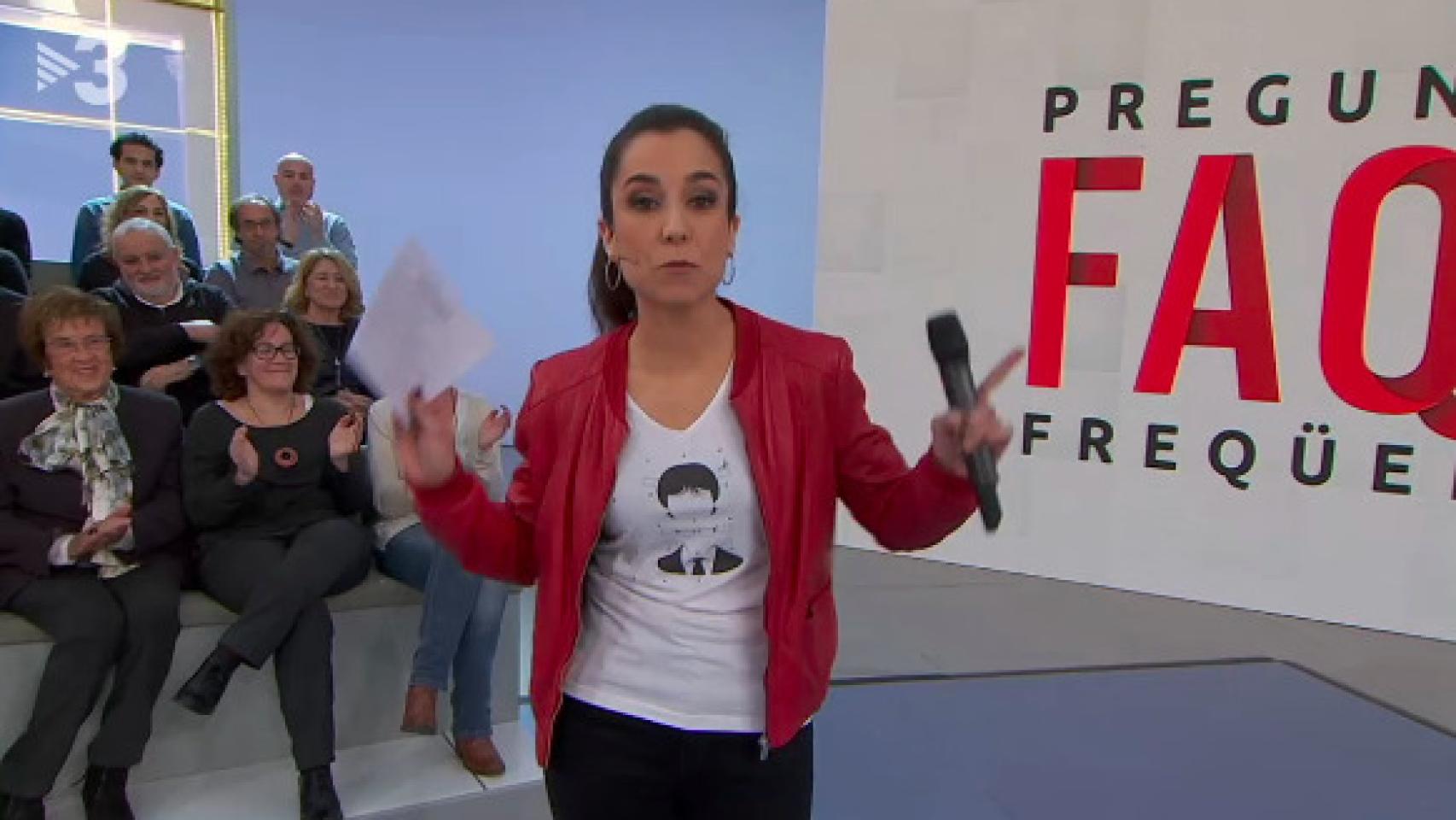 La presentadora del debate político de TV3 aparece con una camiseta de Puigdemont