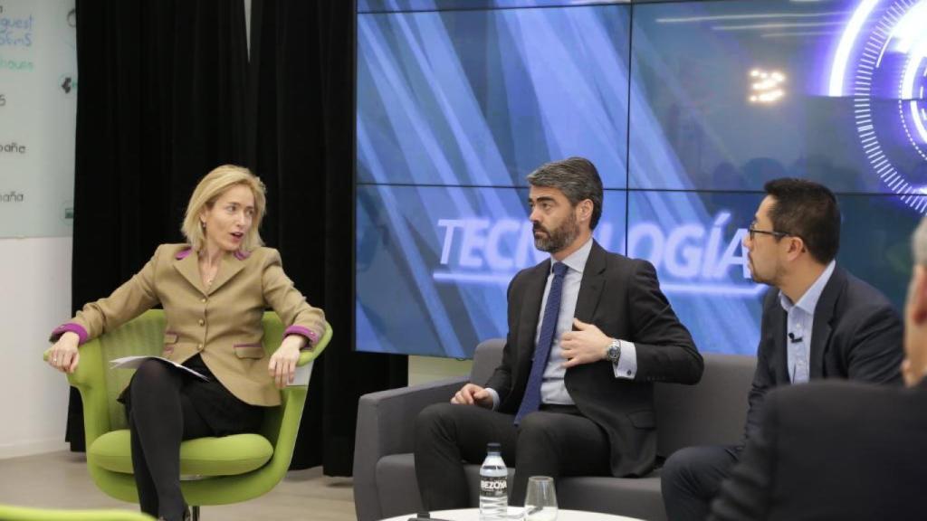 Concha Iglesias, Socia responsable del sector de medios de comunicación y entretenimiento y del sector de tecnología de Deloitte en España; Luis Enríquez, consejero delegado de Vocento y Paul Lee, socio de Deloitte UK & Head of Global TMT Reaserch.