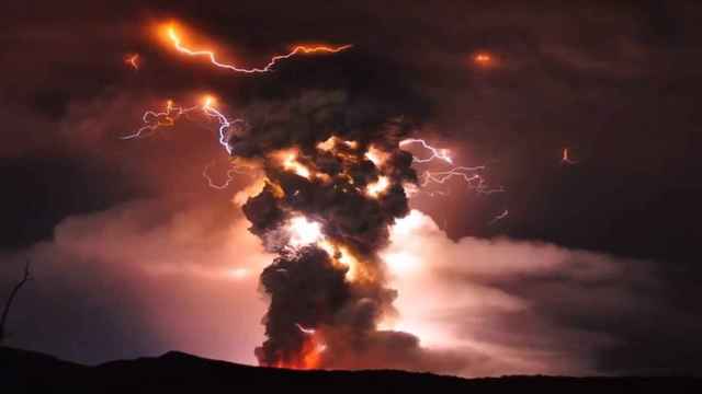 Una tormenta sucia es un fenómeno relacionado con la producción de relámpagos en una nube volcánica.