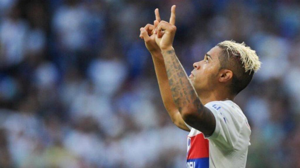 Mariano celebra un gol con el Lyon. Foto Twitter (@marianodiaz9)