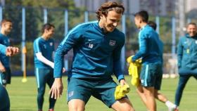 Forlán en un entrenamiento con el Kitchee. Foto: Instagram (@diegoforlancorazo)